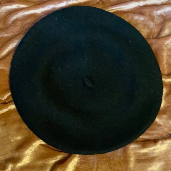 H&M Accessories - Black Beret - Classic Beret - Womens Hat